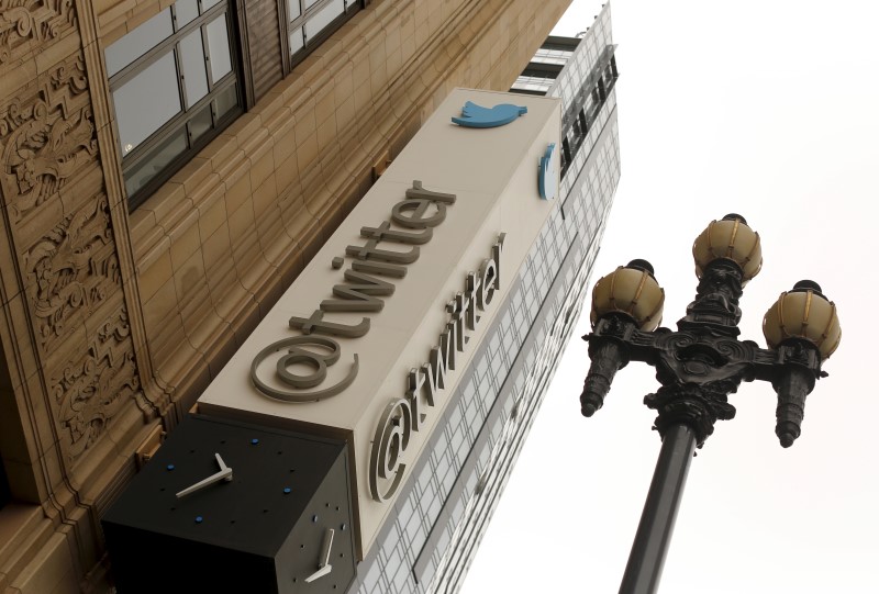 Twitter denies #SaveTwitter rumors of shutting down in 2017