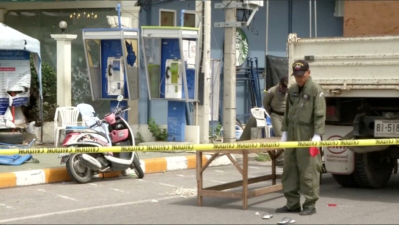 Thailand avoids linking bloody insurgency to tourist site blasts