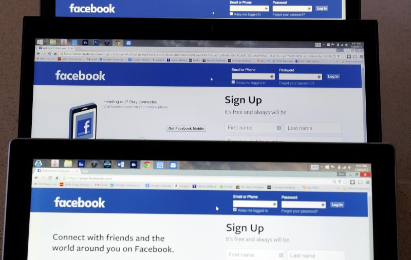 Facebook changes ‘Trending’ feature to rely less on human editors