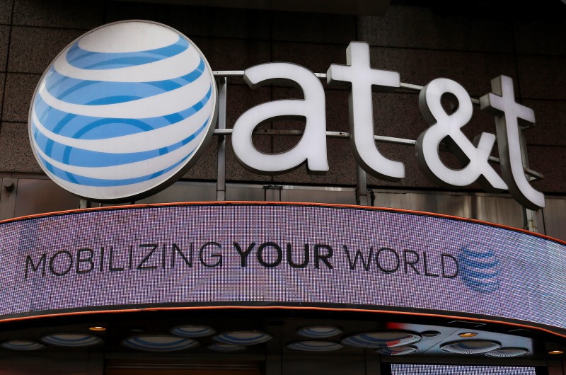 U.S. appeals court dismisses AT&T data throttling lawsuit