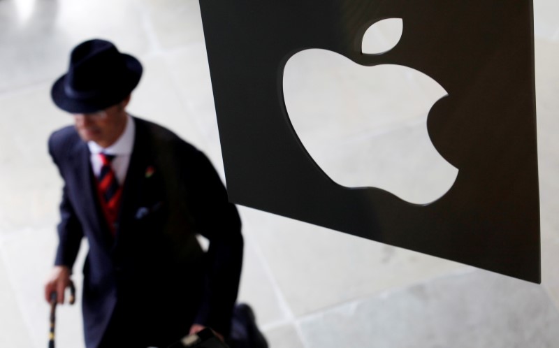 EU to hand Apple Irish tax bill of over $1.1 billion, source says