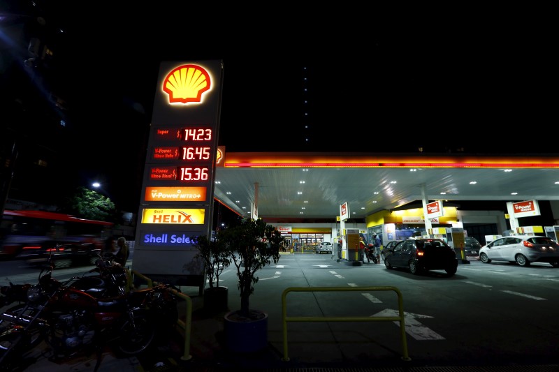 Oil market rebalancing could take until end 2017: Shell