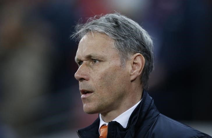 Van Basten quits Dutch national team for FIFA job