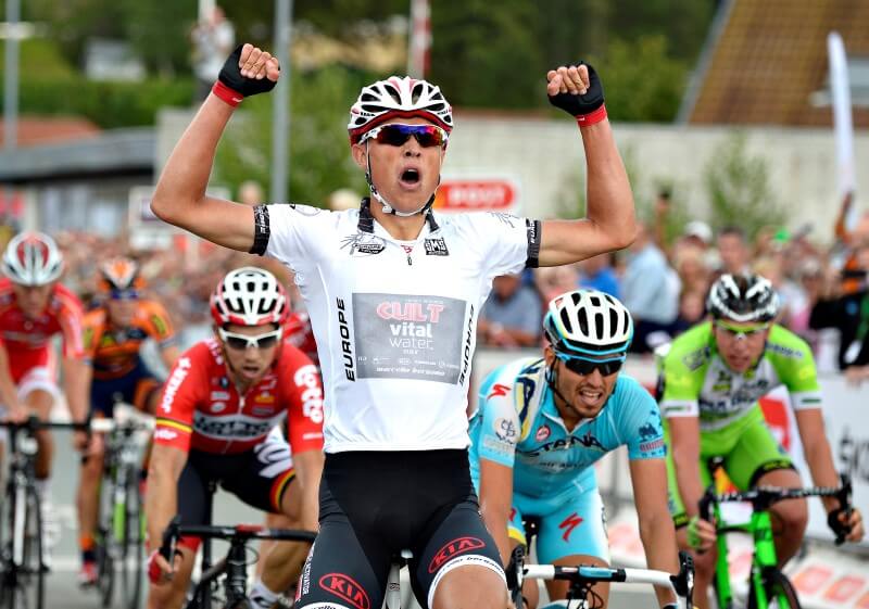Nielsen sprints to victory to mark Grand Tour debut