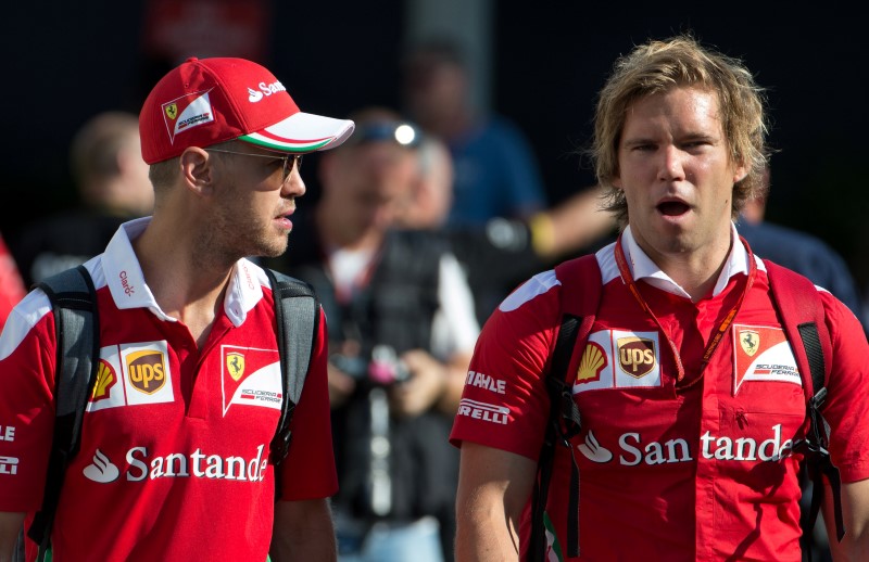Vettel seeks Singapore success to salvage season