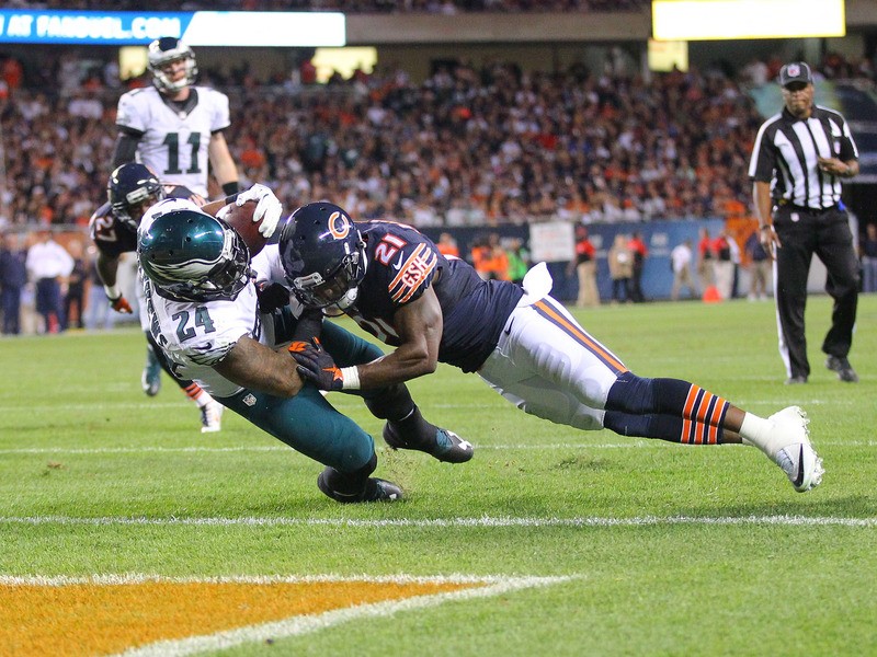 Matthews rushes for two touchdowns as Eagles beat Bears