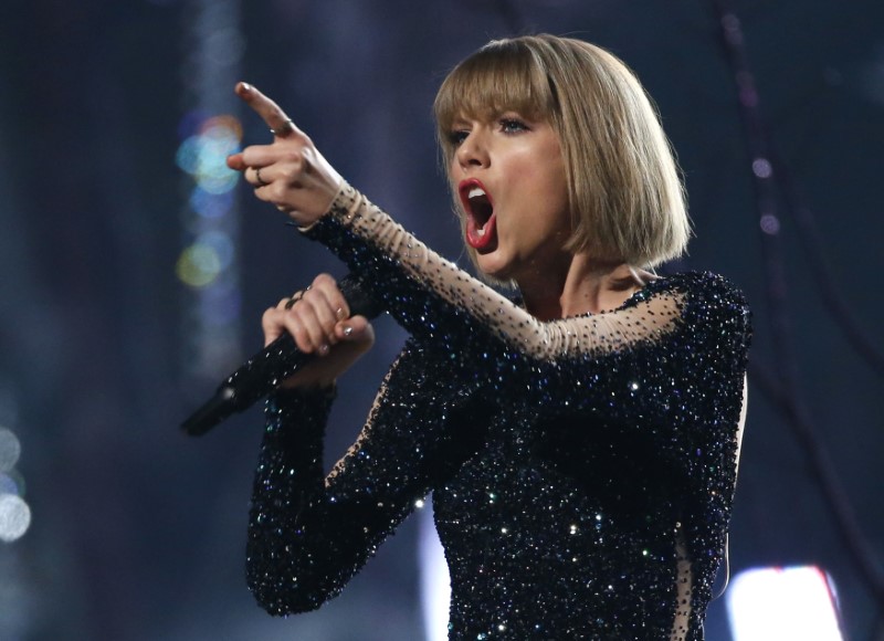 Taylor Swift helps U.S. Grand Prix to a record crowd