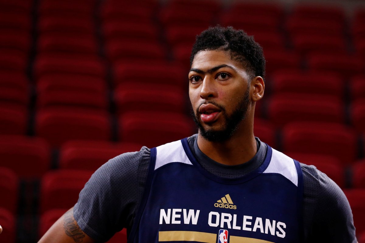 Reports: Pelicans agree to trade Davis to Lakers