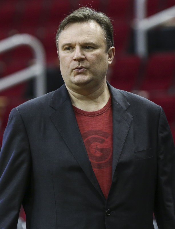 Rockets GM downplays reports of tension between Harden, Paul