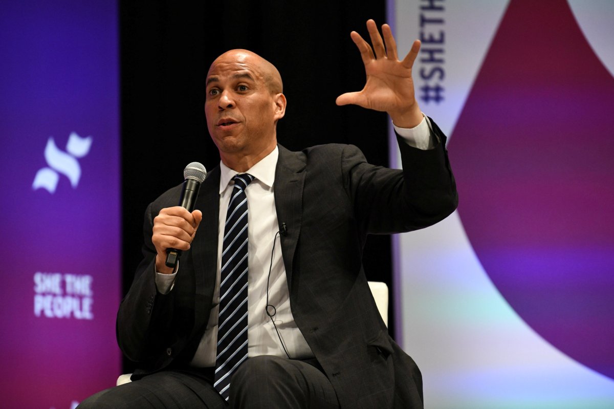U.S. Democratic hopeful Booker proposes clemency for thousands of drug offenders