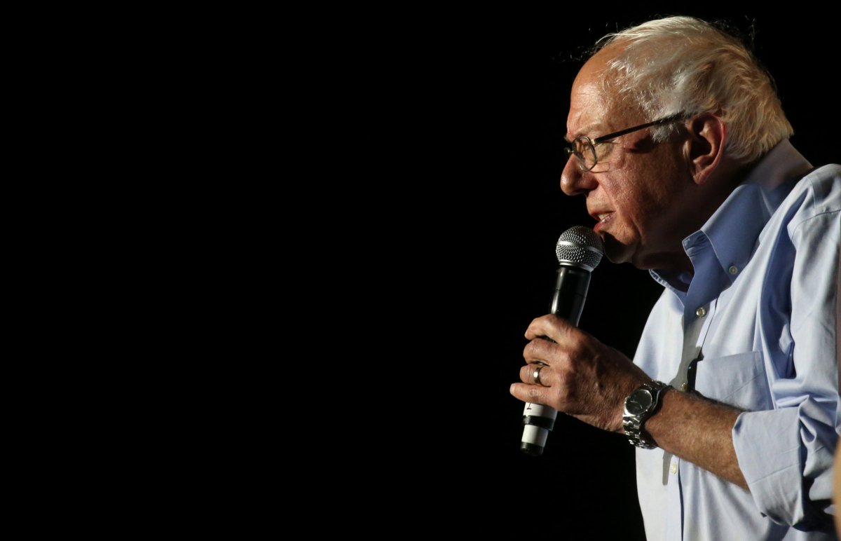 Bernie Sanders seeks U.S. voters on live-streaming gaming site