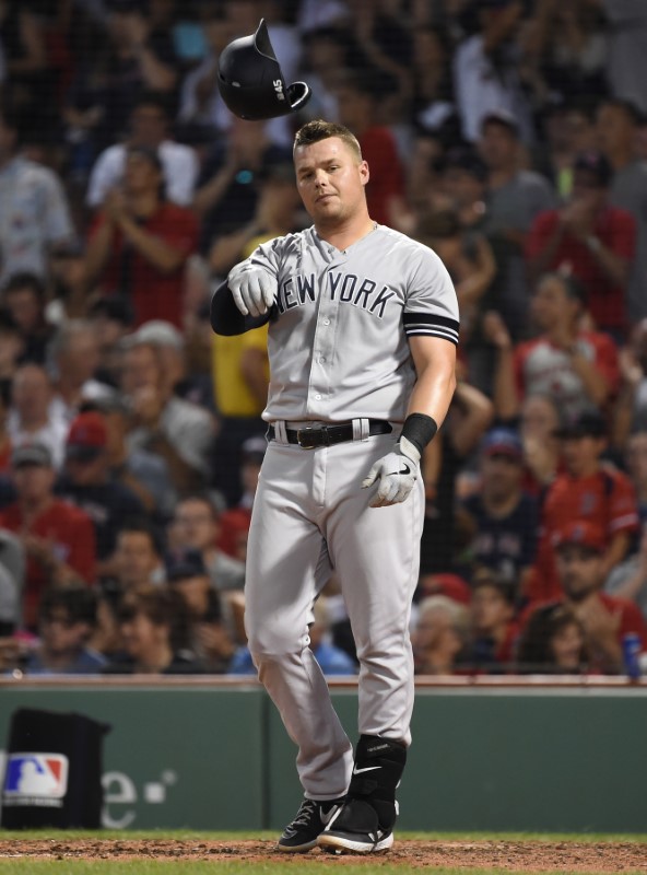 Yankees’ Voit leaves game with core muscle injury