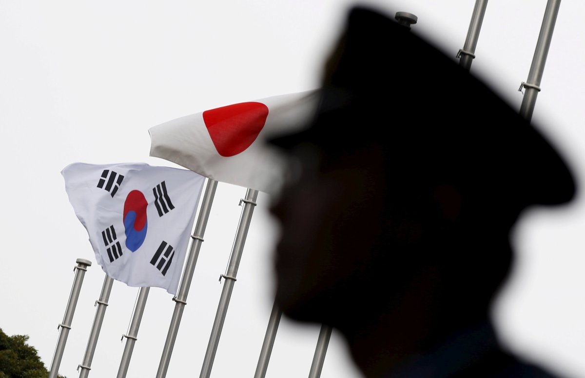 South Korea warns Japan of security pact risk, calls for ‘cooling-off’ in trade row