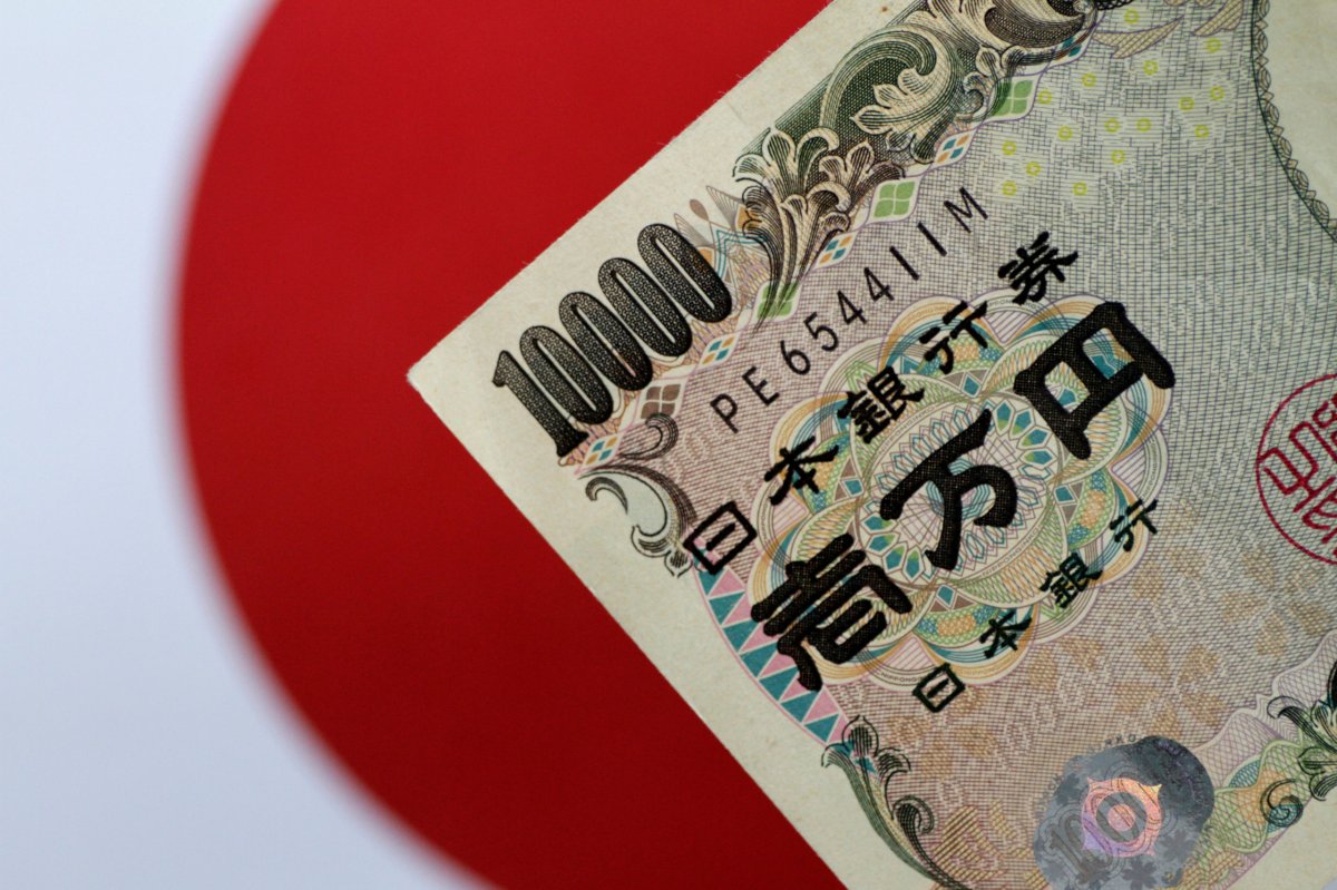Yen holds gains as weak China data overshadows Trump’s trade concession