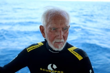 World War Two veteran breaks own scuba diving record at 96