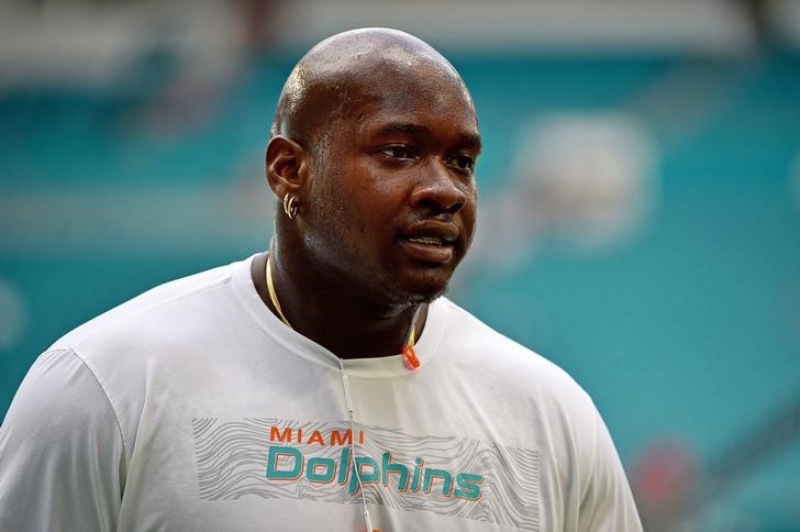 Reports: Dolphins sending OT Tunsil to Texans after all