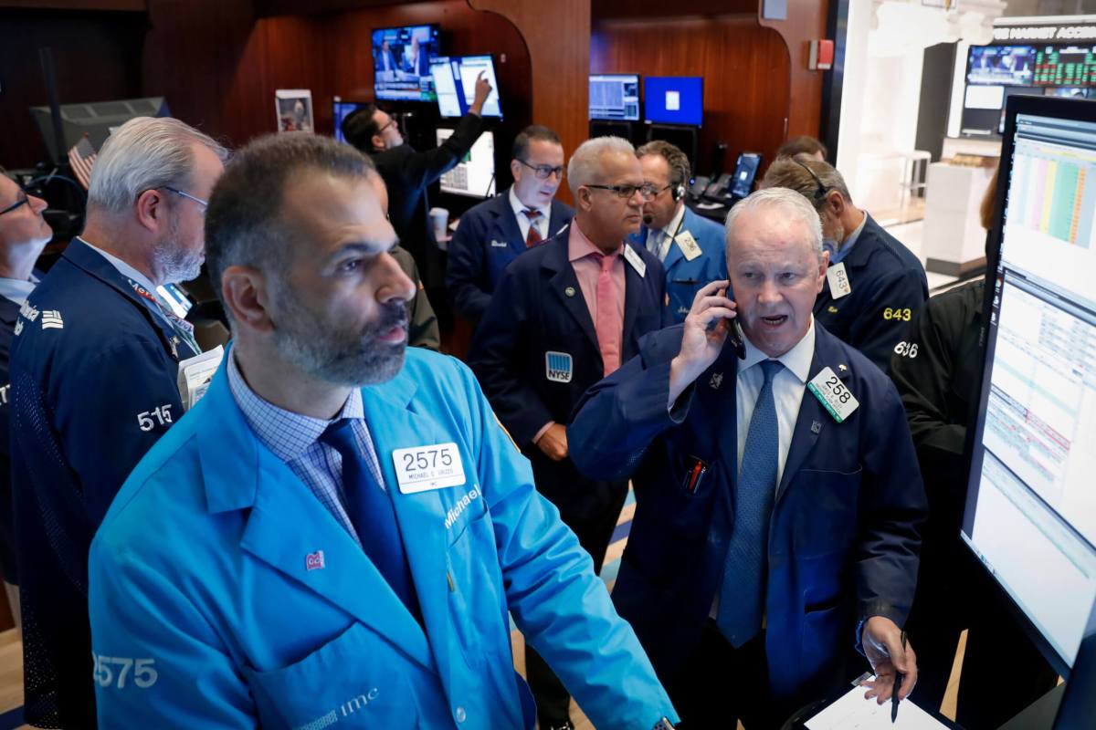 Stimulus hopes lift Wall Street, financial stocks lead gains