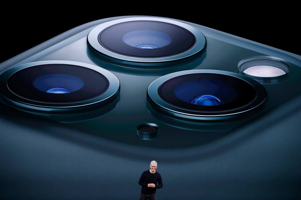 Apple’s new iPhones shift smartphone camera battleground to AI
