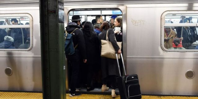 HeLL train blues: Busted rail at L’s Bedford Ave. stop causes commuter chaos