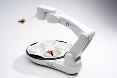 This robot helps disabled people feed themselves