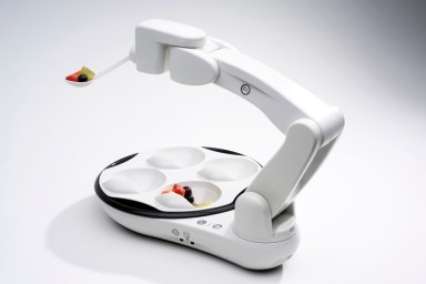 This robot helps disabled people feed themselves