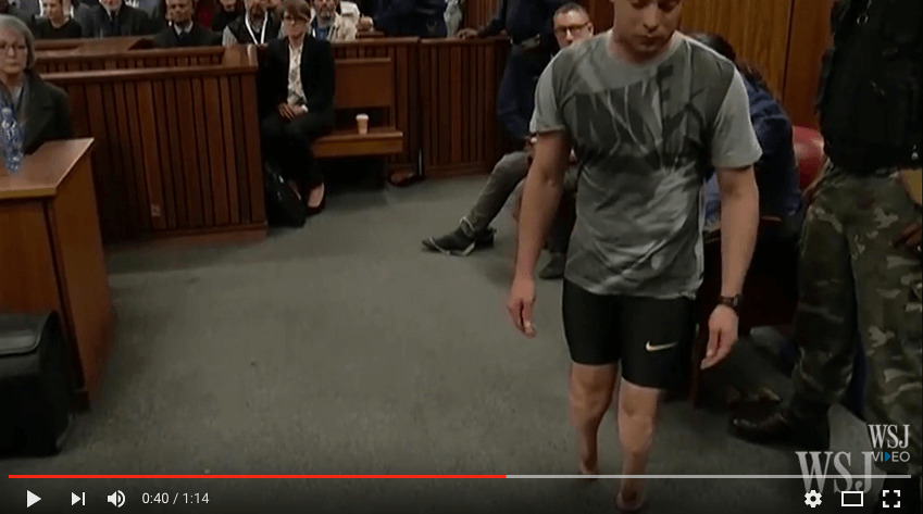 Oscar Pistorius walks on stump legs in court (video)