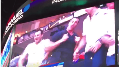 VINE VID: Rob Gronkowski starts dance party at Clippers game