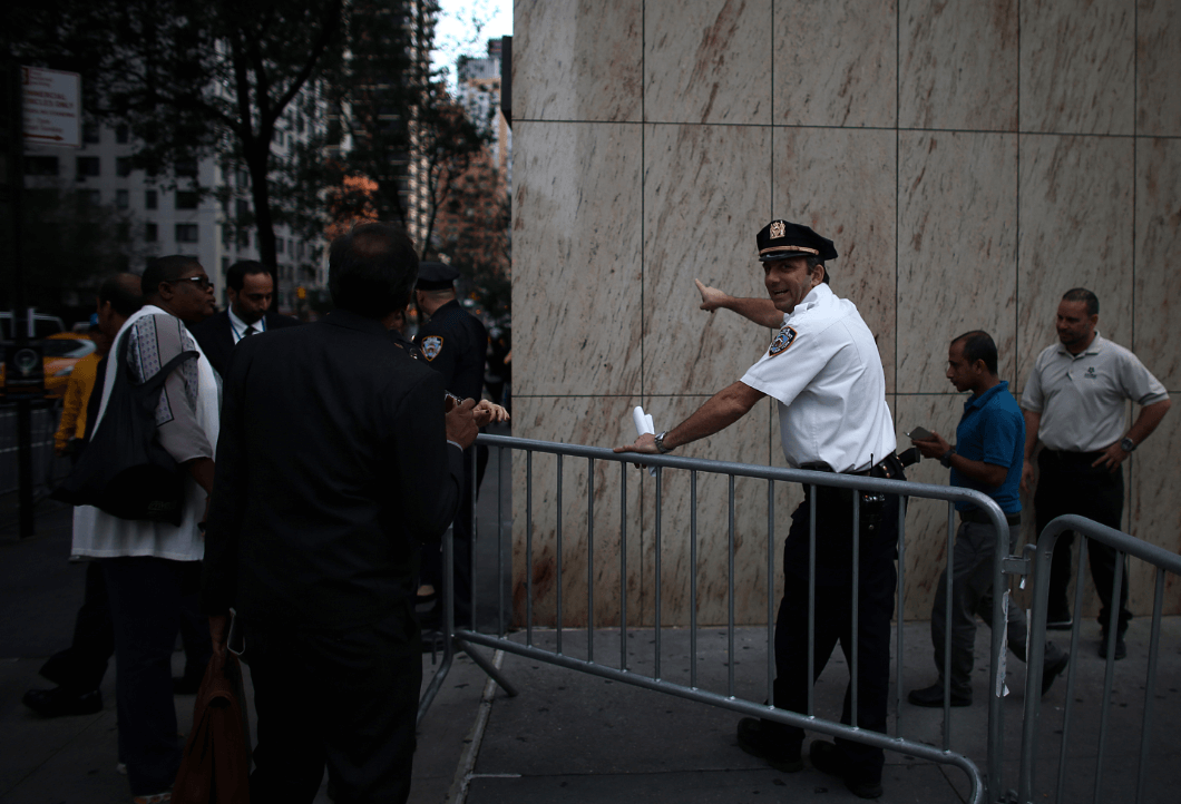 New Yorkers, tourists turn out at United Nations for glimpse of pope