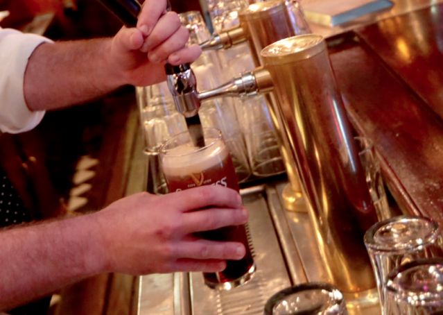 Let Boston bars stay open later: Mayor’s task force