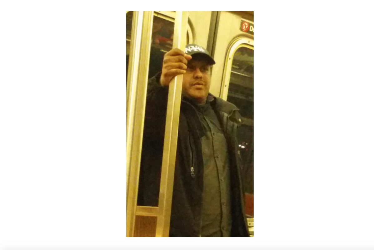 Suspect exposes himself to Queens subway rider: NYPD