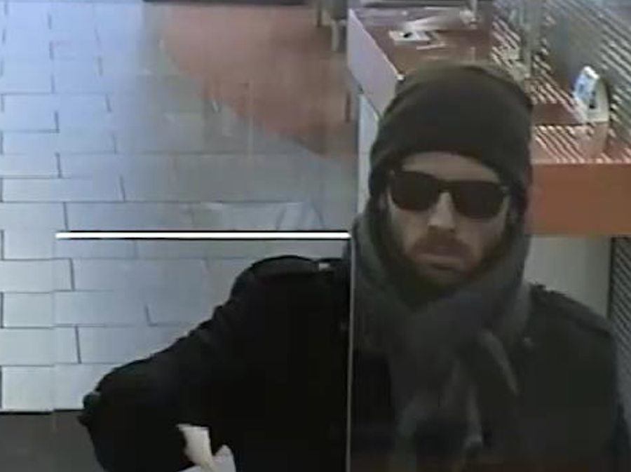 NYPD seeks suspect wanted for Manhattan bank robbery