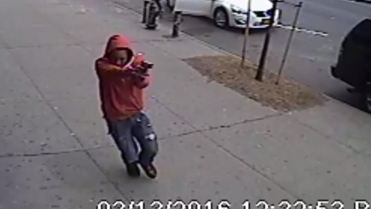 Video shows suspect who fired into crowded Bronx sidewalk: Police