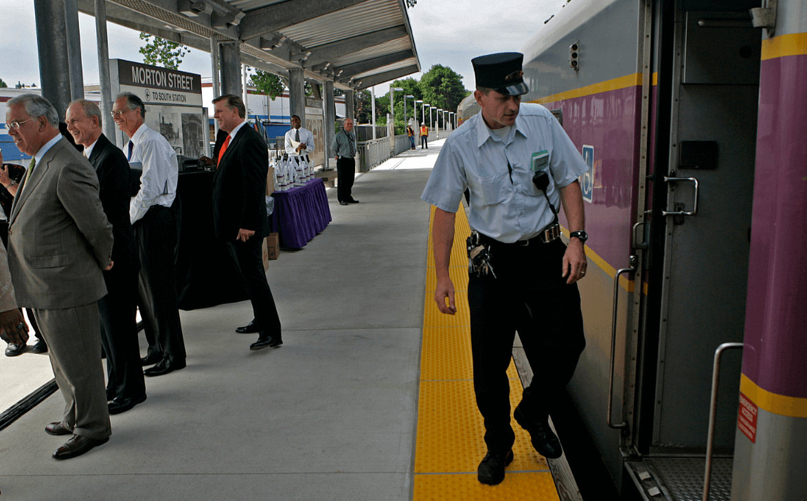 Hundreds of Commuter Rail conductors get iPhones