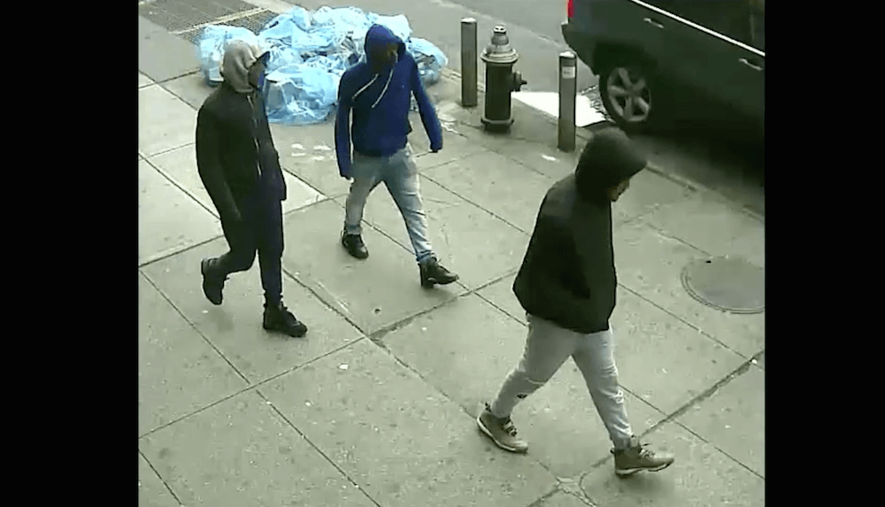 Teens sought for Bronx park robberies of teenage boys, girl: Police