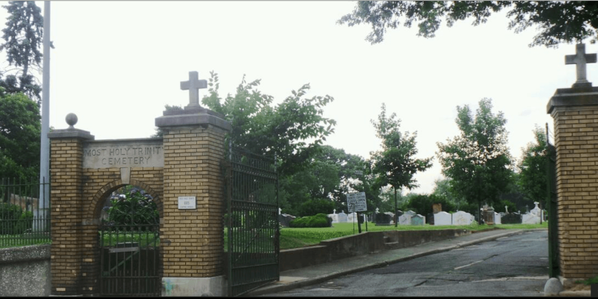 Unidentified body found inside Brooklyn cemetery