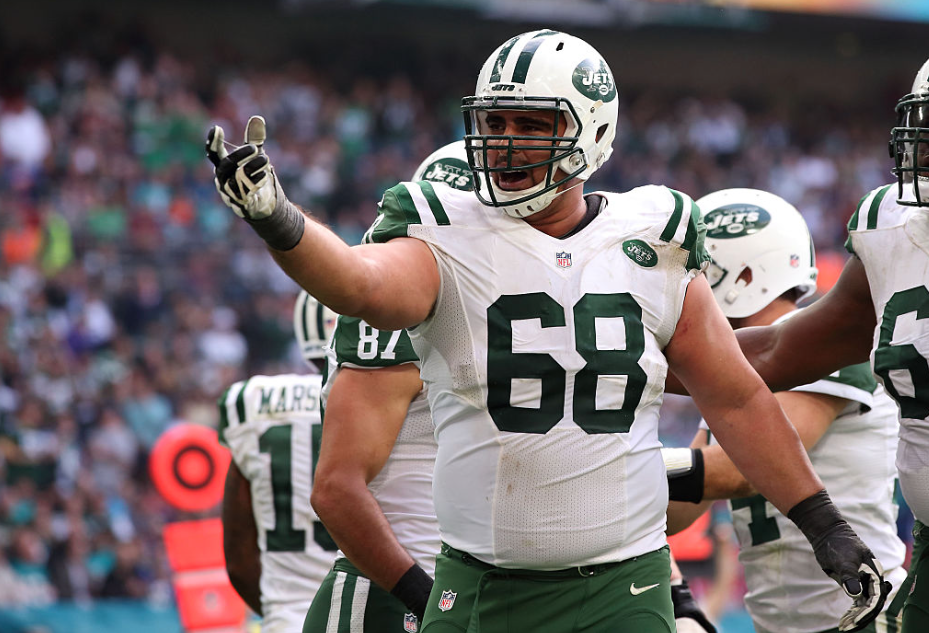 Jets scrambling to fill hole at RT left by injured starter Breno Giacomini