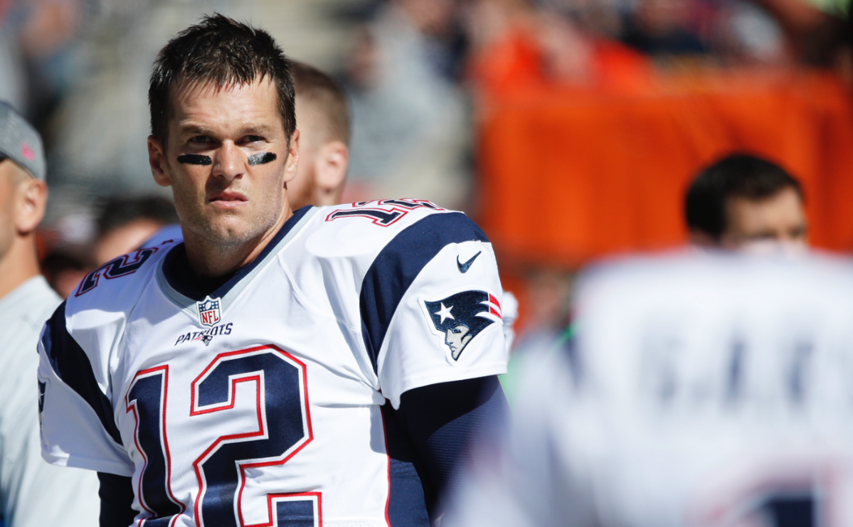 NFL Roundup: Tom Brady makes impressive return, Eagles falter late