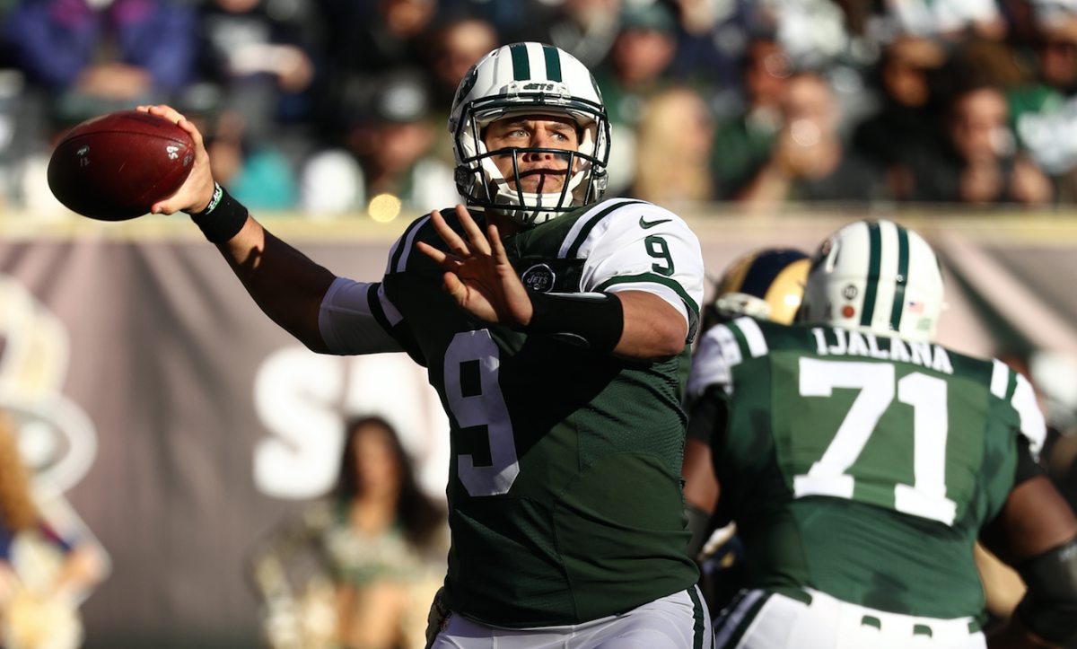 Jets won’t confirm their starting quarterback for at least a week