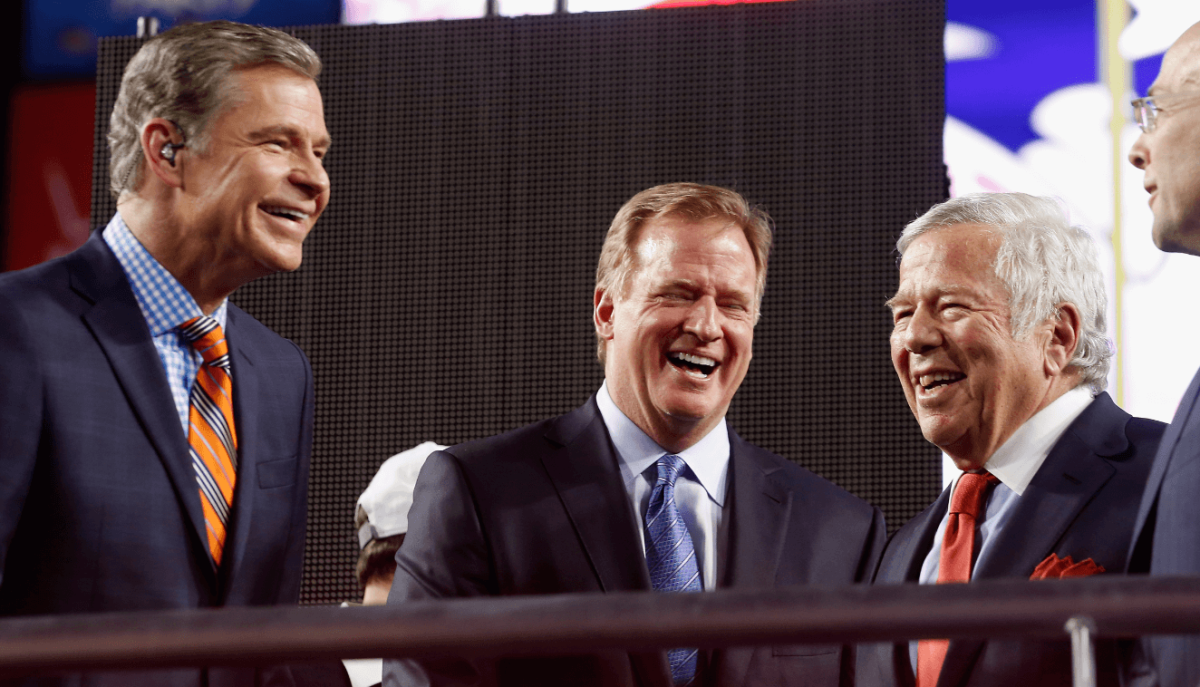 Robert Kraft bowing down to Roger Goodell may not be what it seems