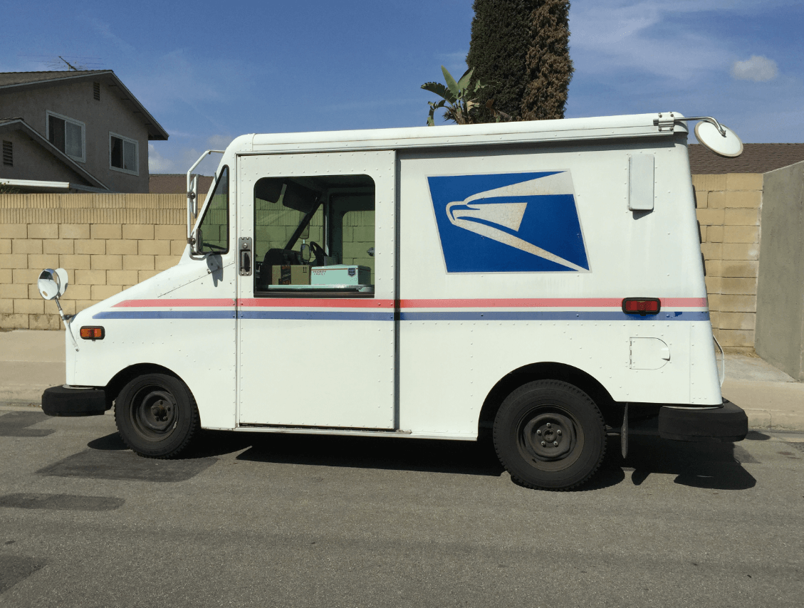 Woman fatally hit by USPS mail truck in Brooklyn