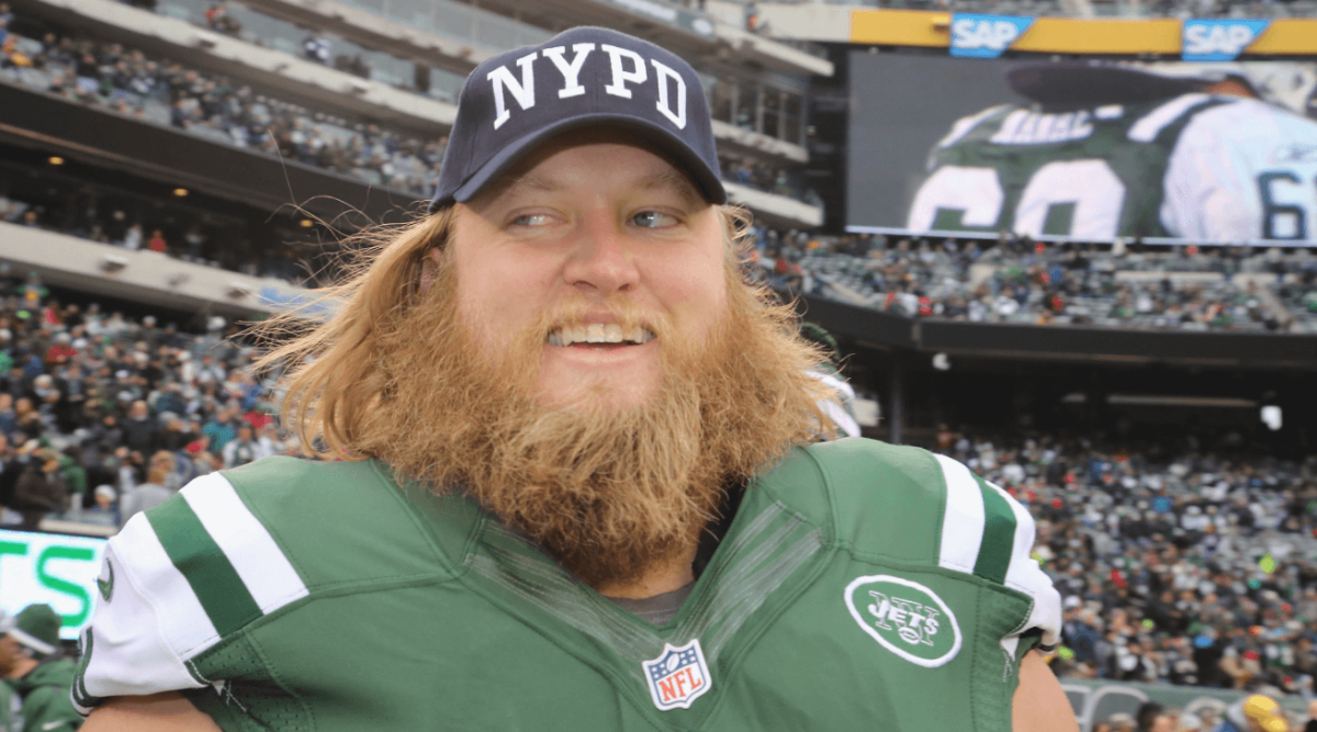 Nick Mangold has respect for Ryan Fitzpatrick’s beard, insists there’s no