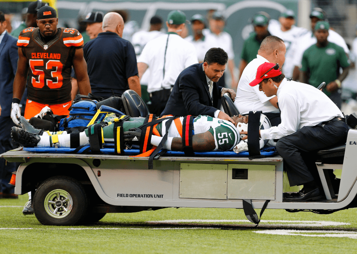 Jets’ Lorenzo Mauldin goes to hospital with head, neck injury