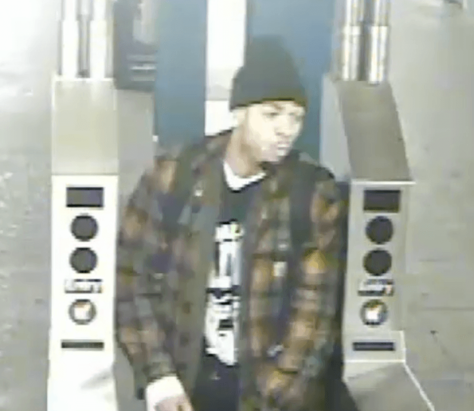 Subway rider stabbed 4 times in the butt: NYPD