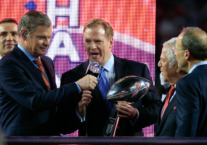NFL gets some national scrutiny for Deflategate, docking Patriots draft picks