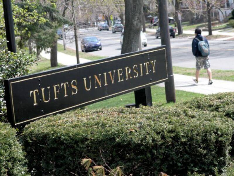 Tufts warns of man who exposed himself near campus