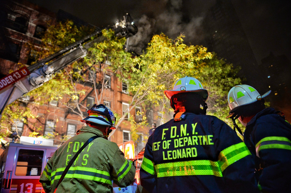 10 firefighters injured in Midtown Manhattan blaze