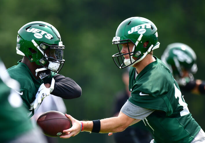 Le'Veon Bell (left), Sam Darnold (right). (Photo: Getty Images)