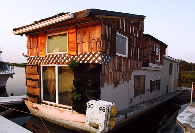 Everything you need to know about houseboat living in NYC