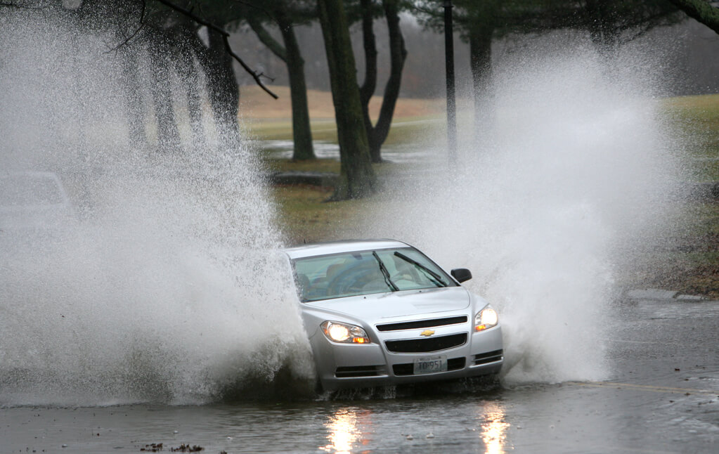 National Weather Service issues flood warnings for Mass. counties