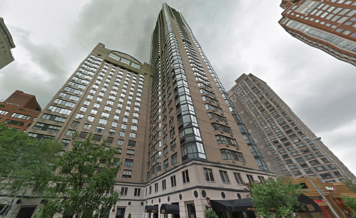 Man falls to death from Upper East Side condo after slashing his father